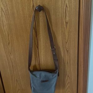 L.L.Bean crossbody bag/purse . New has never been used but no tags. Zippers work